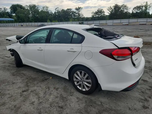 3KPFK4A71HE156266 2017 KIA FORTE - Image 2
