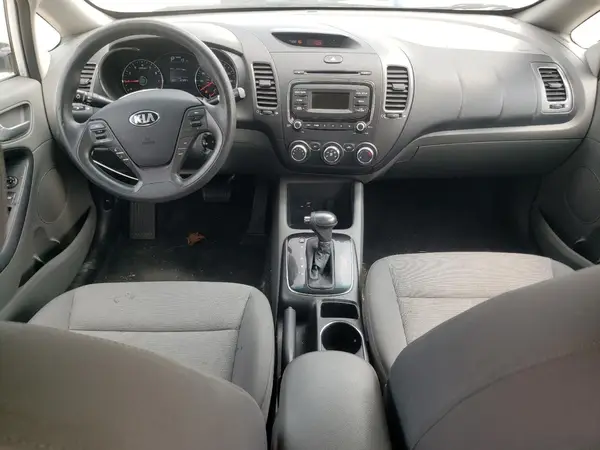 3KPFK4A71HE156445 2017 KIA FORTE - Image 8