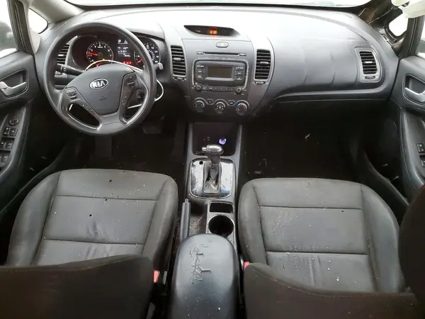 3KPFK4A71HE157305 2017 KIA FORTE - Image 8