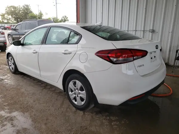 3KPFK4A71HE158423 2017 KIA FORTE - Image 2