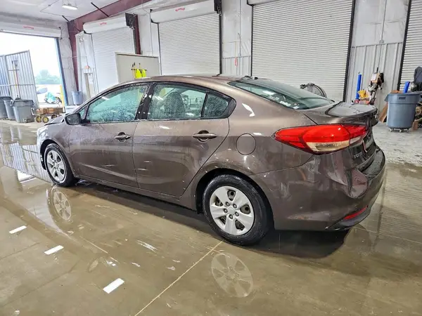 3KPFK4A71HE158776 2017 KIA FORTE - Image 2