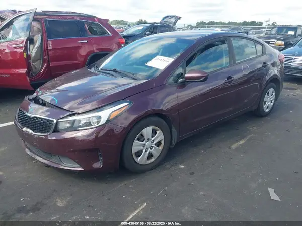 3KPFK4A71HE159636 2017 KIA FORTE - Image 2