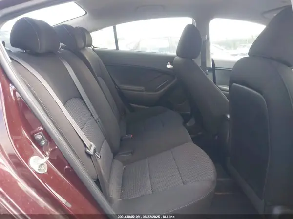 3KPFK4A71HE159636 2017 KIA FORTE - Image 8