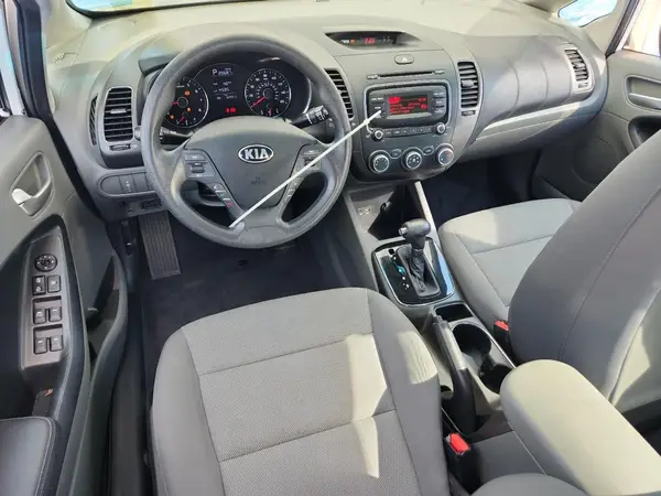 3KPFK4A71HE160446 2017 KIA FORTE - Image 8
