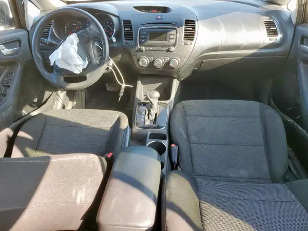 3KPFK4A71HE160740 2017 KIA FORTE - Image 8