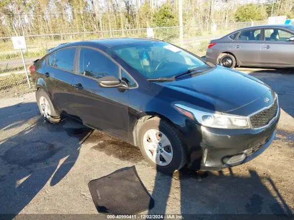 3KPFK4A71HE160981 2017 KIA FORTE - Image 1