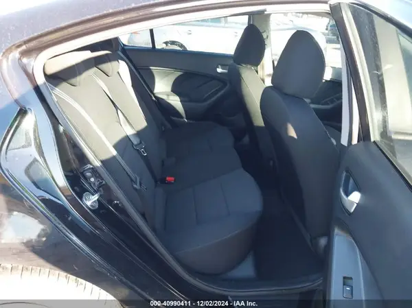 3KPFK4A71HE160981 2017 KIA FORTE - Image 8