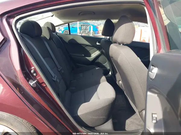 3KPFK4A71HE161449 2017 KIA FORTE - Image 8