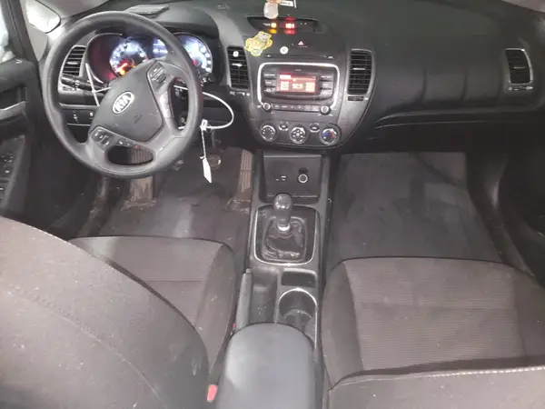 3KPFK4A71JE164602 2018 KIA FORTE - Image 8