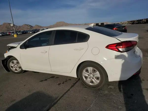 3KPFK4A71JE164647 2018 KIA FORTE - Image 2