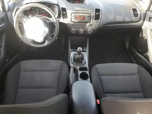 3KPFK4A71JE164647 2018 KIA FORTE - Image 8