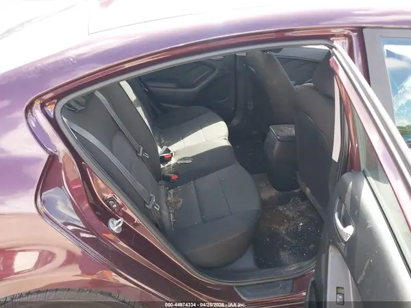 3KPFK4A71JE165295 2018 KIA FORTE - Image 8