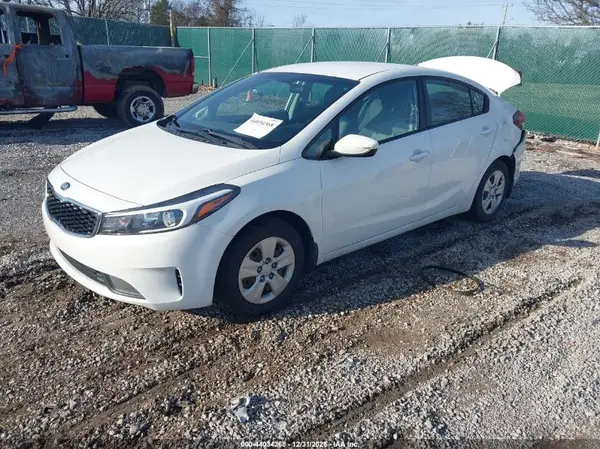 3KPFK4A71JE166494 2018 KIA FORTE - Image 2