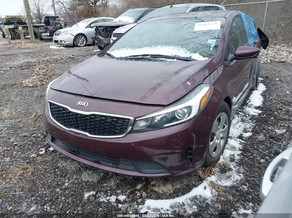 3KPFK4A71JE167354 2018 KIA FORTE - Image 2