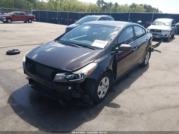 3KPFK4A71JE167547 2018 KIA FORTE - Image 2