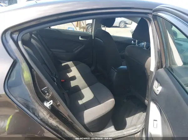 3KPFK4A71JE167547 2018 KIA FORTE - Image 8