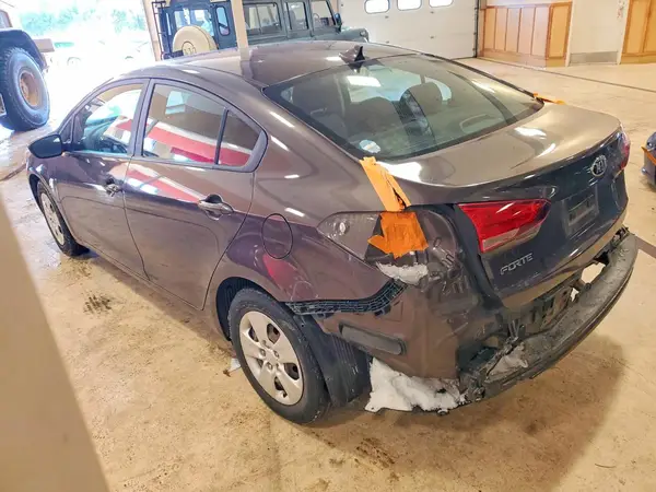 3KPFK4A71JE167564 2018 KIA FORTE - Image 2