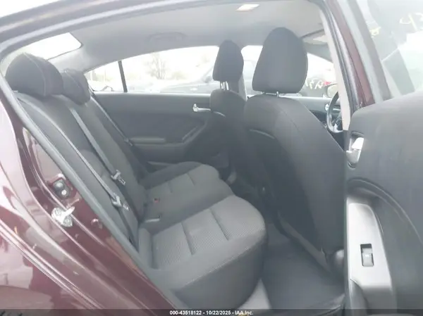 3KPFK4A71JE168052 2018 KIA FORTE - Image 8