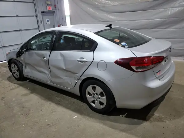 3KPFK4A71JE168858 2018 KIA FORTE - Image 2