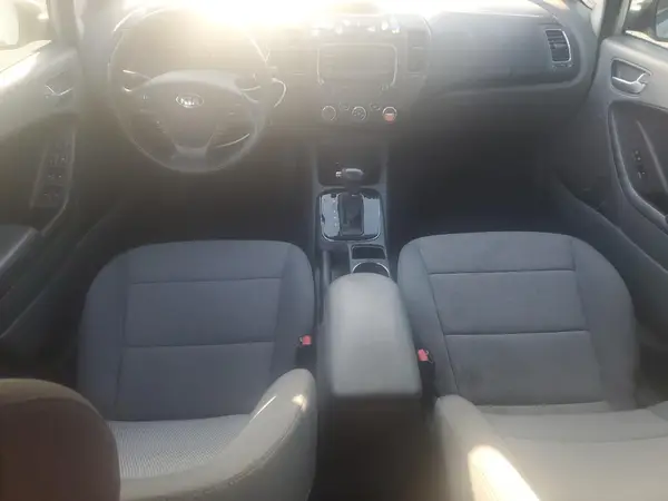 3KPFK4A71JE169492 2018 KIA FORTE - Image 8