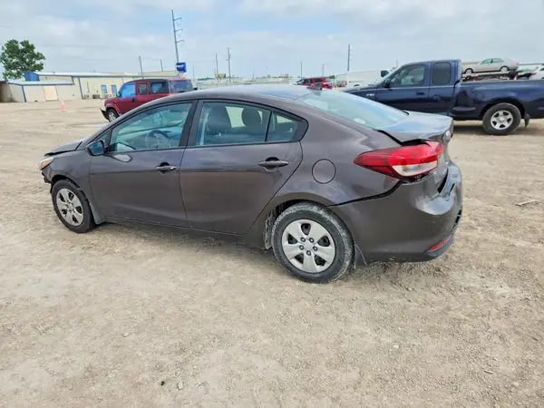 3KPFK4A71JE169735 2018 KIA FORTE - Image 2