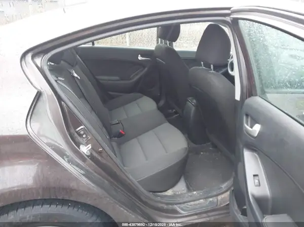 3KPFK4A71JE170545 2018 KIA FORTE - Image 8