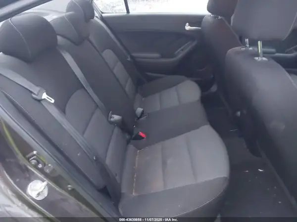 3KPFK4A71JE171453 2018 KIA FORTE - Image 8