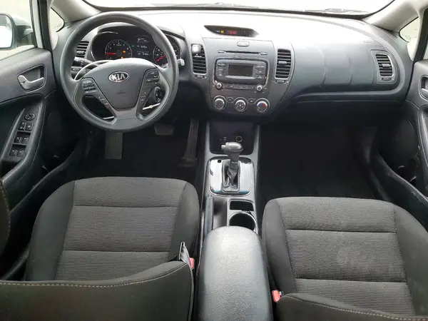 3KPFK4A71JE175373 2018 KIA FORTE - Image 8