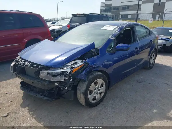 3KPFK4A71JE177124 2018 KIA FORTE - Image 2