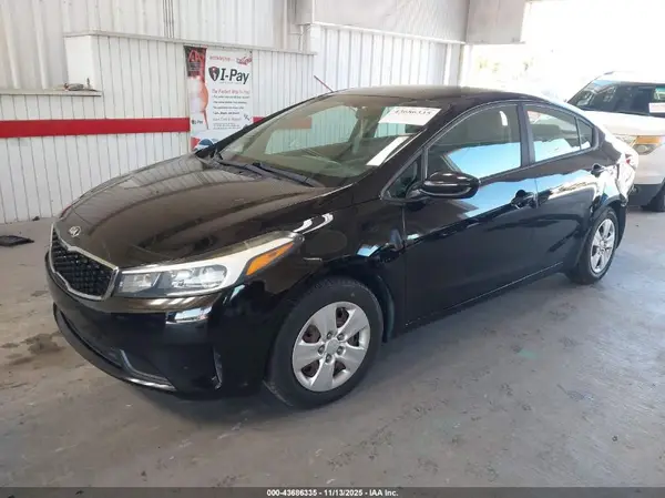 3KPFK4A71JE179374 2018 KIA FORTE - Image 2