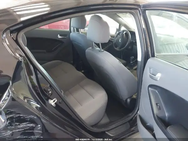 3KPFK4A71JE179374 2018 KIA FORTE - Image 8