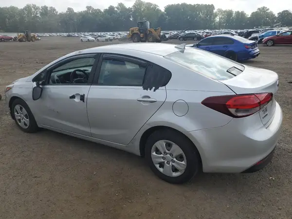 3KPFK4A71JE179875 2018 KIA FORTE - Image 2