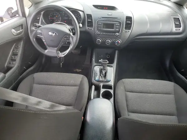 3KPFK4A71JE179875 2018 KIA FORTE - Image 8