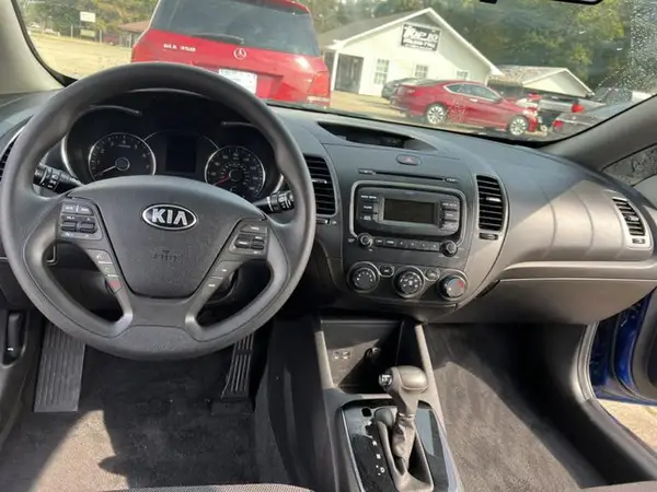 3KPFK4A71JE180072 2018 KIA FORTE - Image 8
