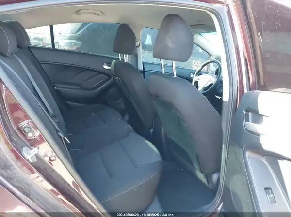 3KPFK4A71JE181772 2018 KIA FORTE - Image 8