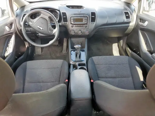 3KPFK4A71JE184753 2018 KIA FORTE - Image 8