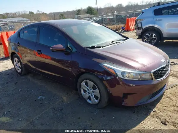 3KPFK4A71JE185451 2018 KIA FORTE - Image 1