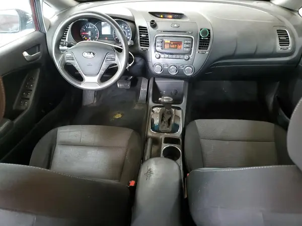 3KPFK4A71JE186583 2018 KIA FORTE - Image 8