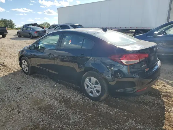 3KPFK4A71JE186602 2018 KIA FORTE - Image 2