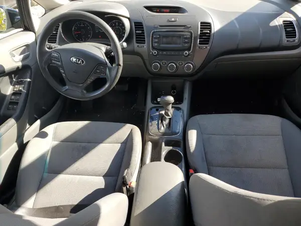 3KPFK4A71JE186602 2018 KIA FORTE - Image 8