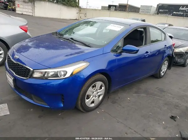 3KPFK4A71JE186888 2018 KIA FORTE - Image 2