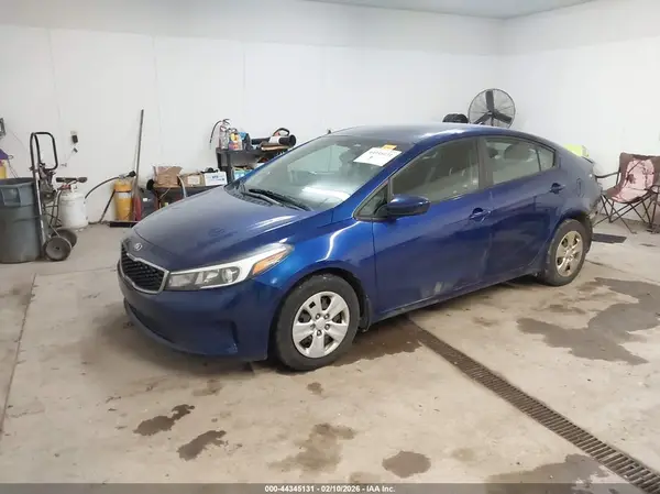3KPFK4A71JE188320 2018 KIA FORTE - Image 2