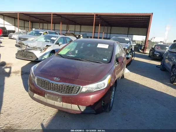 3KPFK4A71JE189080 2018 KIA FORTE - Image 2
