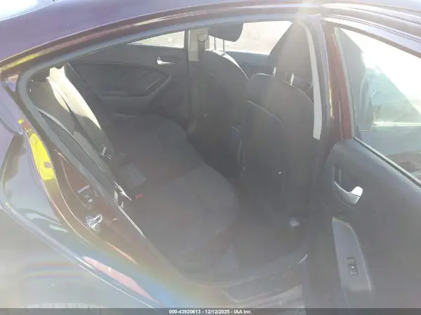 3KPFK4A71JE189080 2018 KIA FORTE - Image 8