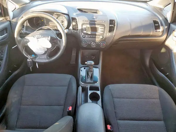 3KPFK4A71JE189127 2018 KIA FORTE - Image 8