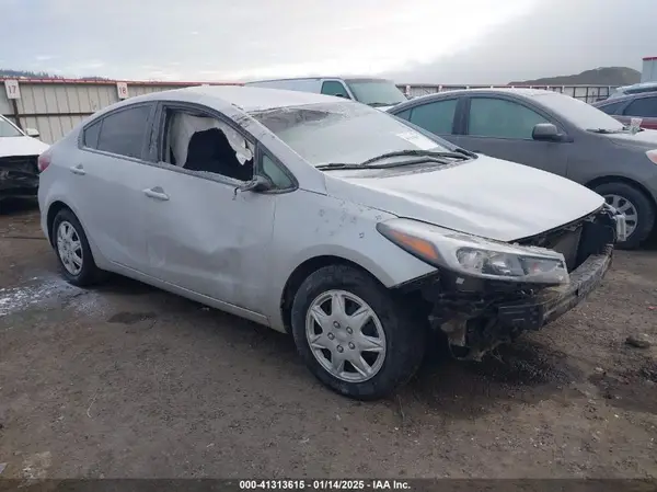 3KPFK4A71JE190813 2018 KIA FORTE - Image 1