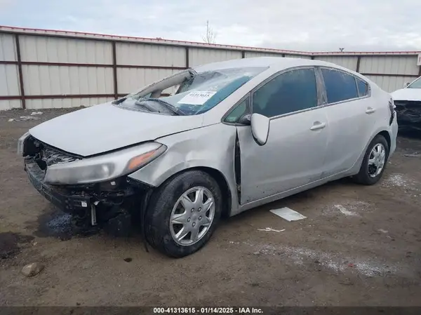 3KPFK4A71JE190813 2018 KIA FORTE - Image 2