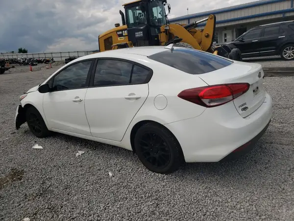3KPFK4A71JE193047 2018 KIA FORTE - Image 2