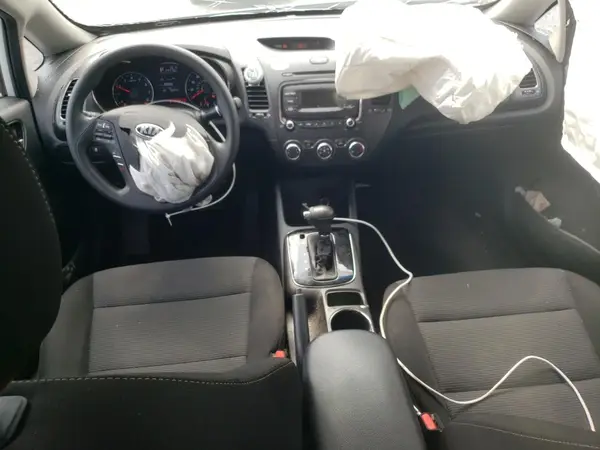3KPFK4A71JE193047 2018 KIA FORTE - Image 8