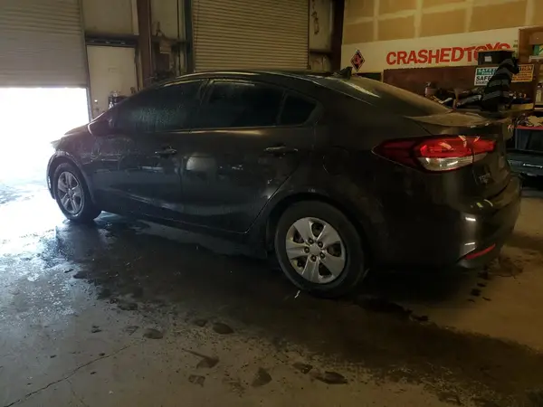 3KPFK4A71JE194697 2018 KIA FORTE - Image 2